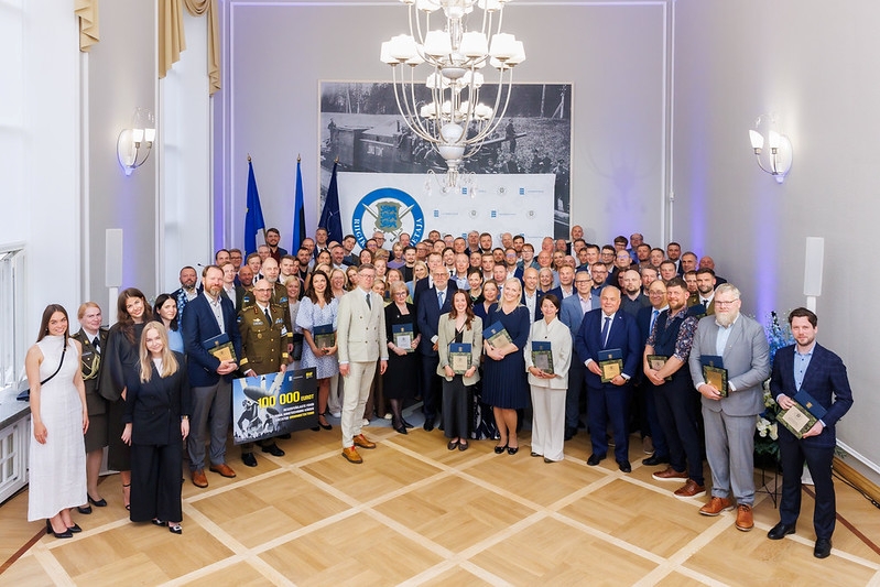 Kaitseministeerium tunnustas tänavu „Riigikaitsjate toetaja“ märgisega 527 ettevõtet ja organisatsiooni, kes panustavad Eesti julgeolekusse reservväelaste toeta